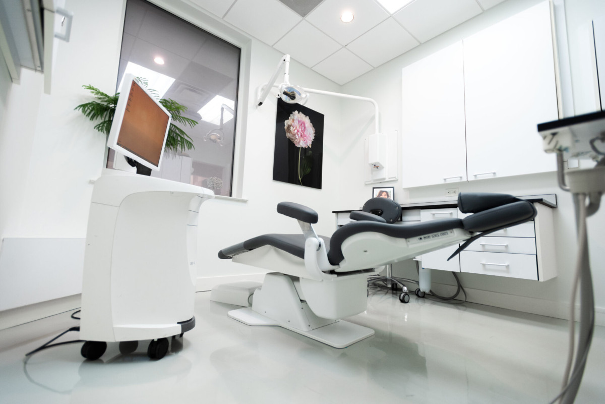 Goldstein Dental Center Offers Implants, Veneers & Cosmetic Dentistry in Atlanta