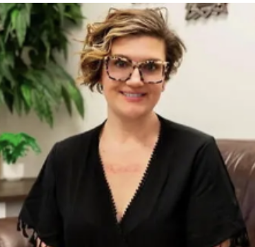 America's Best in Medicine Recognizes Courtney Chettle for Leading Renew - Transcend Wellness in Human-Focused Therapy