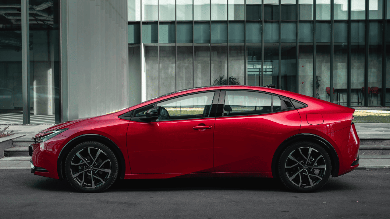Comparing Toyota Prius Prime alternatives